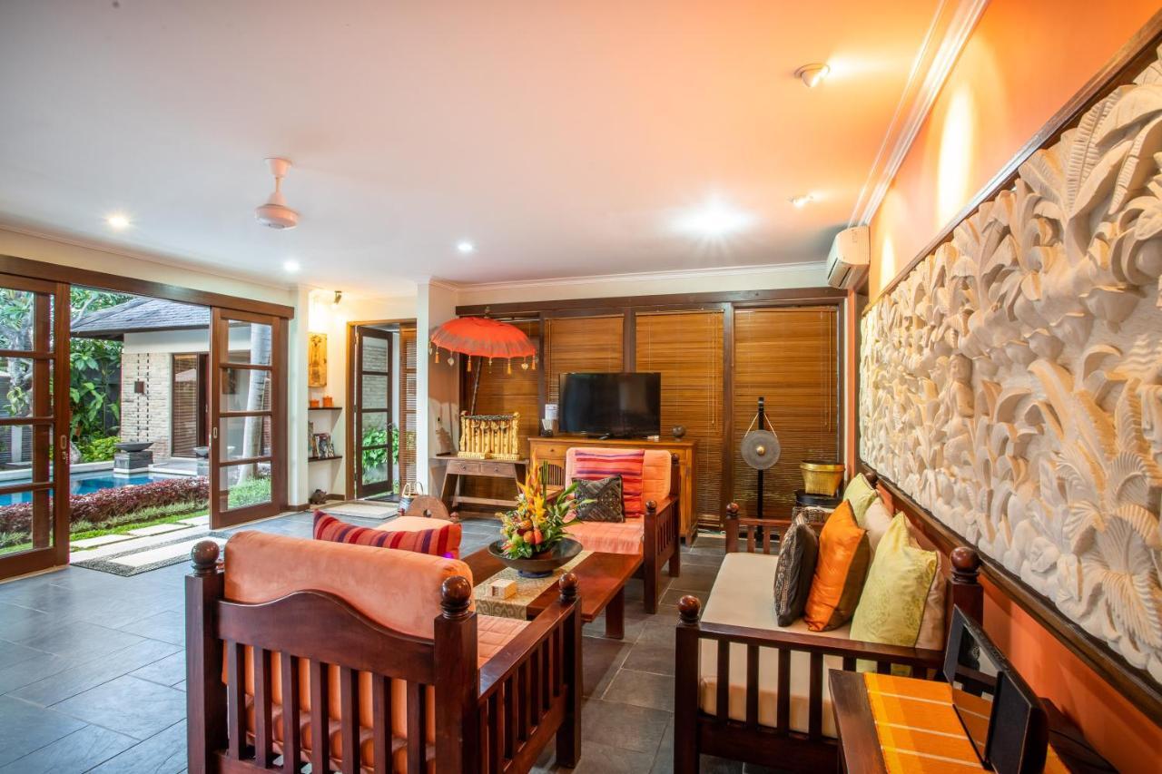 Villa Saffron Seminyak  Luaran gambar